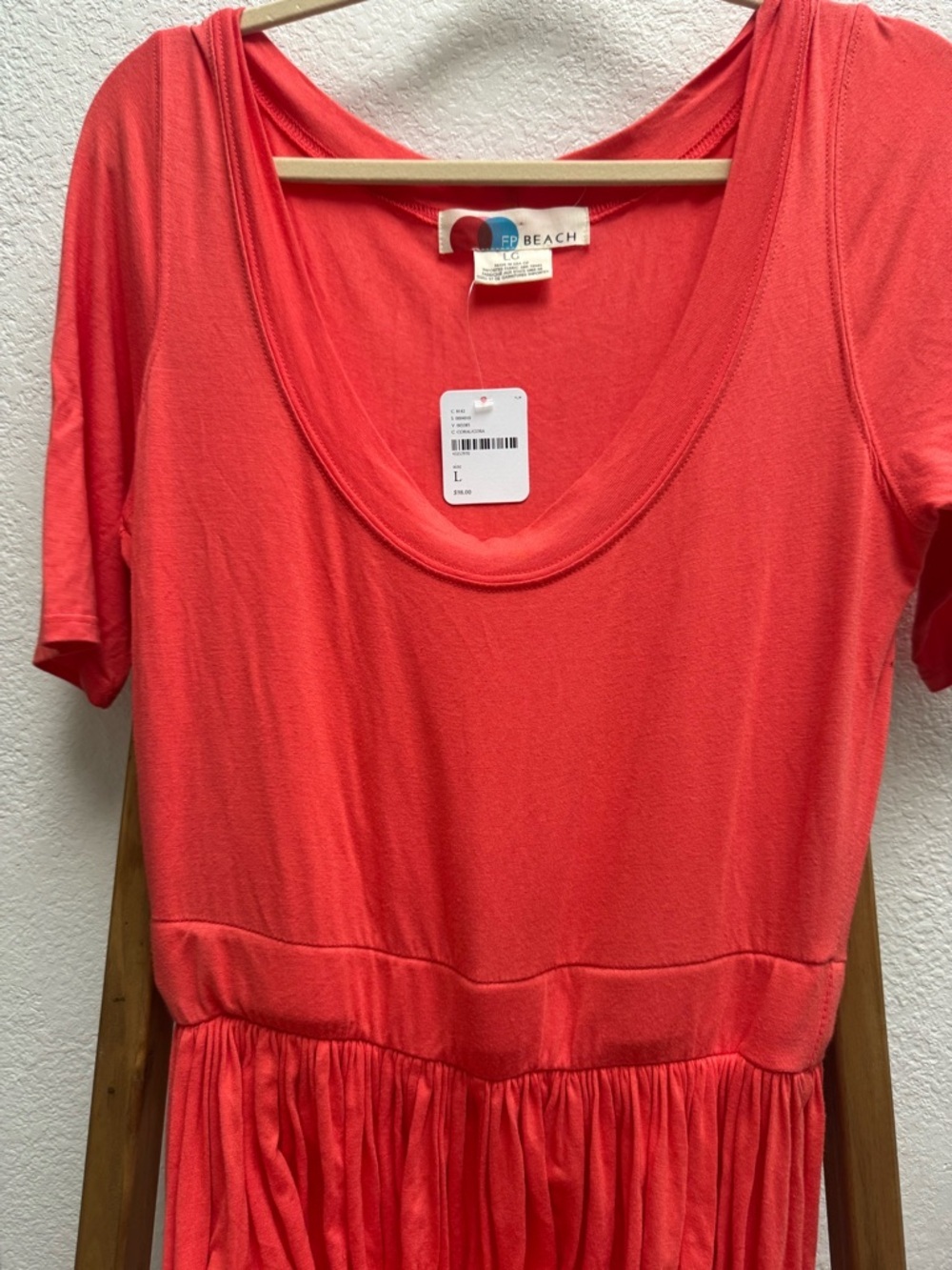 Wide-Leg Coral Jumpsuit with Scoop Neck - Picture 5 of 11